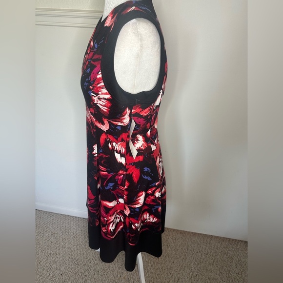 Maggy London Black and Red Plunge Neckline Sheath Dress size 10 New with tag - Picture 2 of 8